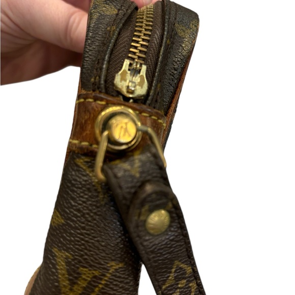 Louis Vuitton Wristlet. 💯 authentic. - Picture 8 of 15